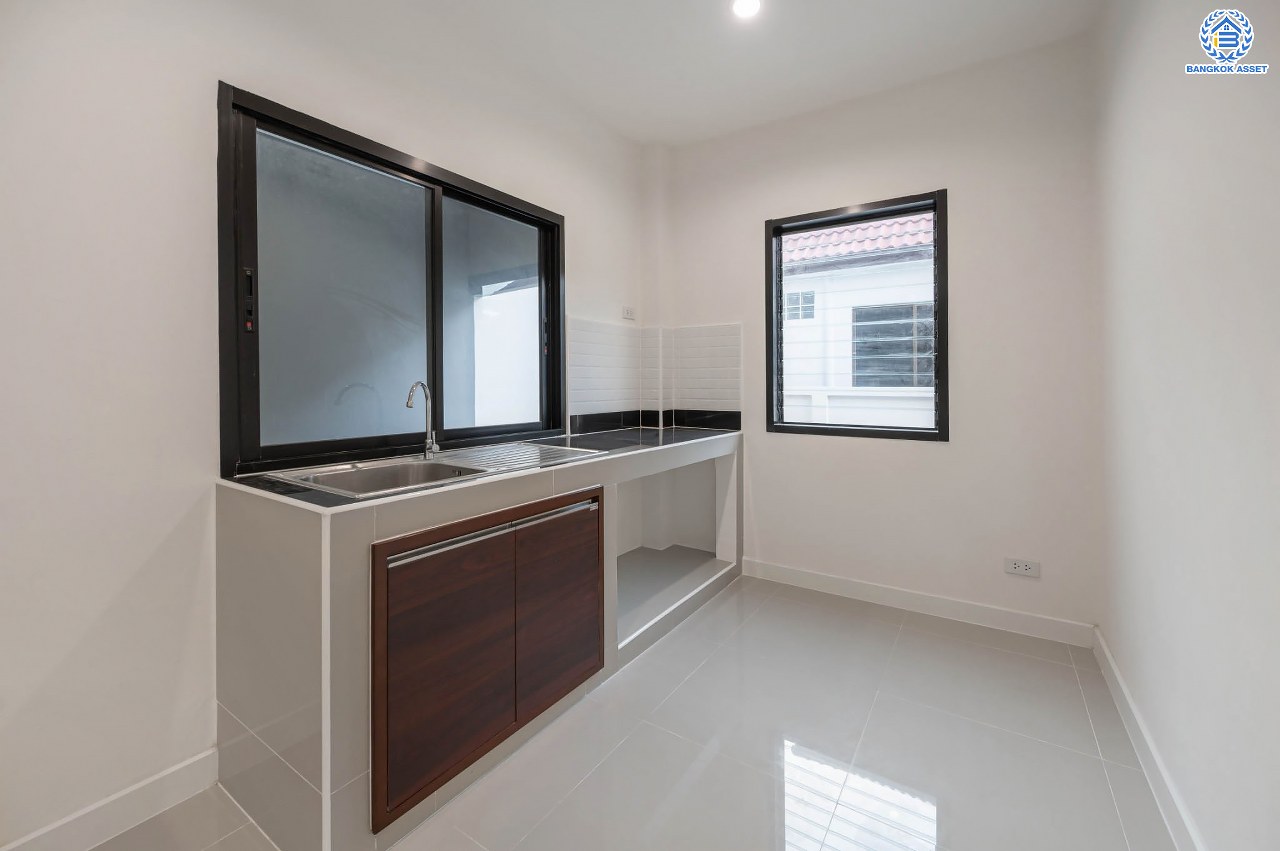 บ้านมือสองตกแต่งใหม่ โครงการ ชัยพัฒน์ เพิ่มสิน บ้านเดี่ยวหลังใหญ่ เนื้อที่ 63.8 ตร.ว. ฟังก์ชัน 3 ห้องนอน 2 ห้องน้ำ พร้อมห้องอเนกประสงค์ชั้นล่าง 1 ห้อง จอดรถได้ 1 คัน บนทำเลเดินทางสะดวก เชื่อมต่อถ.สายไหม, ถ.พหลโยธิน ใกล้สนามบินดอนเมือง และ ใกล้จุดขึ้นทางด่วน"ฉลองรัช"...